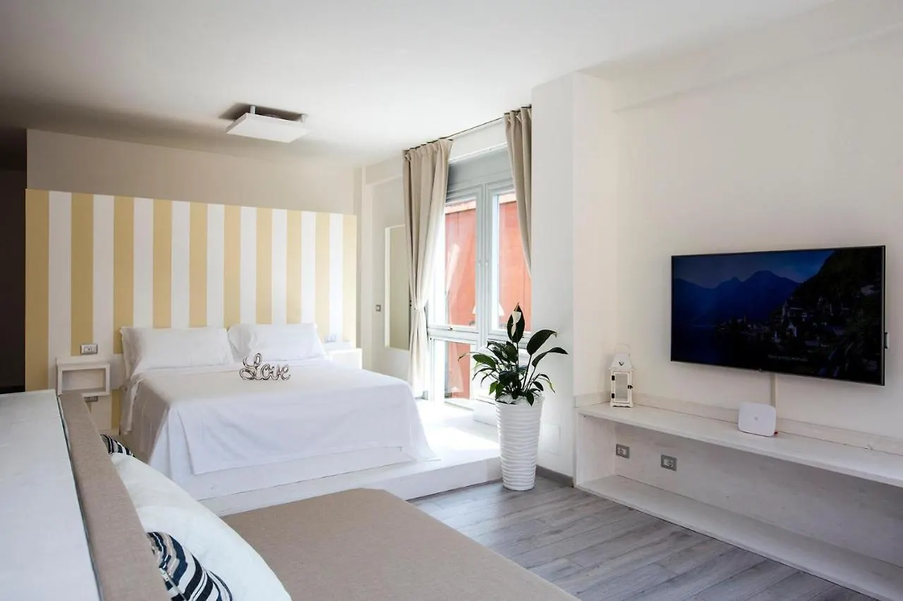 Downtown Como-Luxury Suites Italy