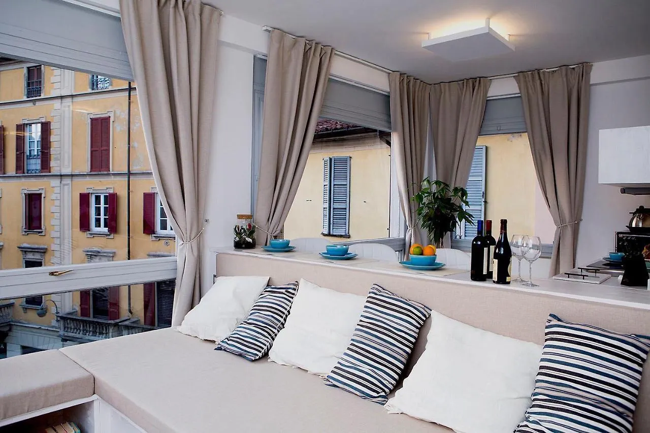 Downtown Como-Luxury Suites Apartment