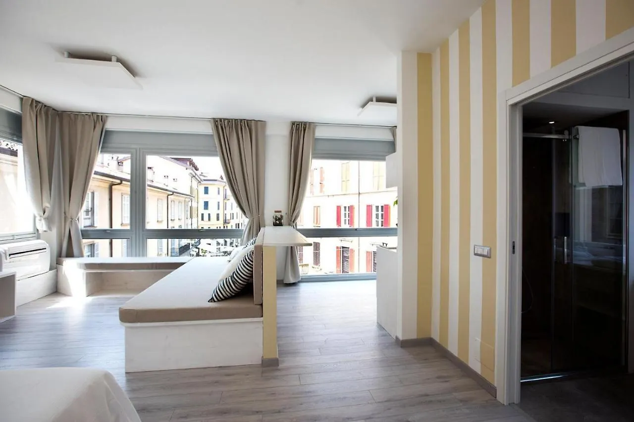 Downtown Como-Luxury Suites Apartment