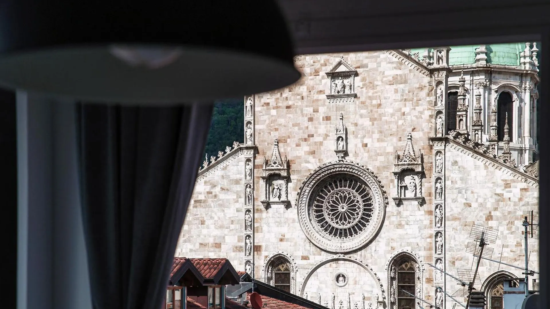 Downtown Como-Luxury Suites Italy