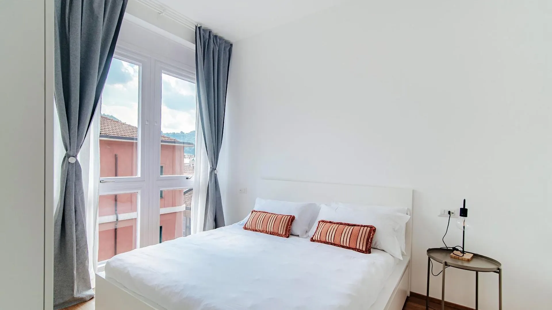 Downtown Como-Luxury Suites