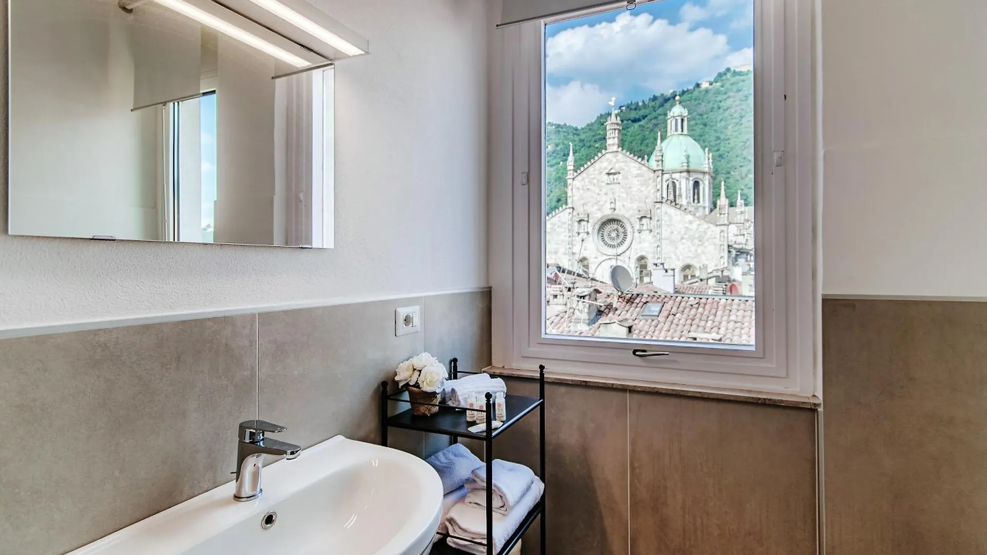 Downtown Como-Luxury Suites Italy