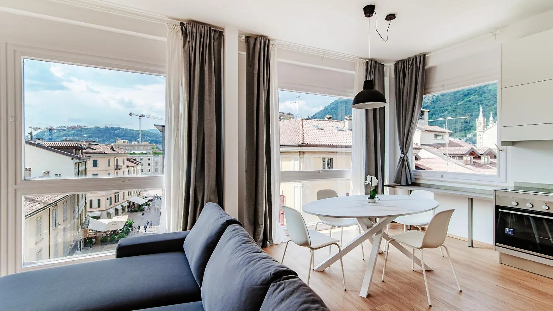 Downtown Como-Luxury Suites Apartment Como