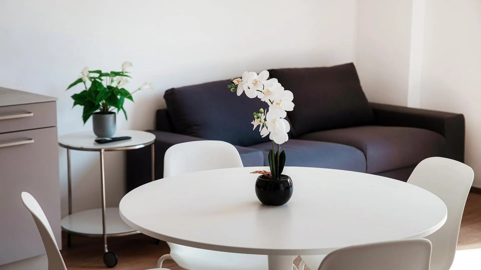 Apartment Downtown Como-Luxury Suites Italy