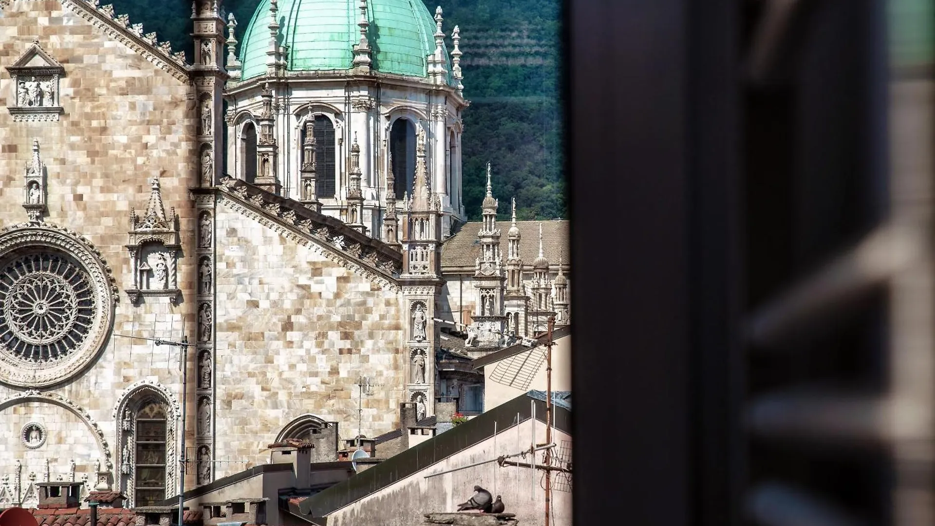 Downtown Como-Luxury Suites Italy