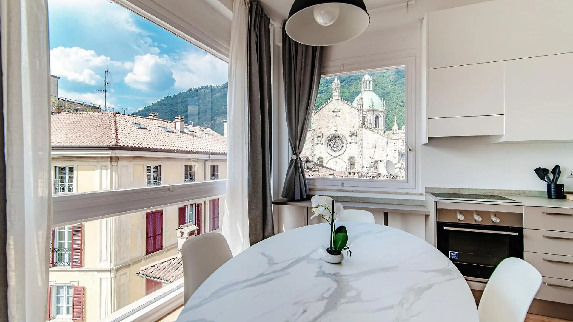 Downtown Como-Luxury Suites contacts