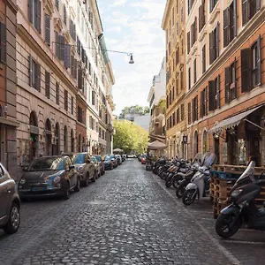 https://lively-roma-trastevere-renovated-apartment-ac-wi-fi.it-romehotels.com