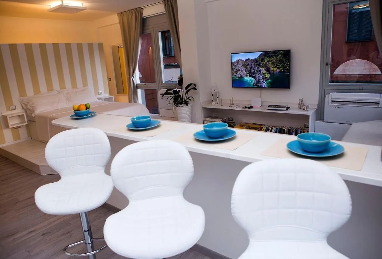 Downtown Como-Luxury Suites Apartment