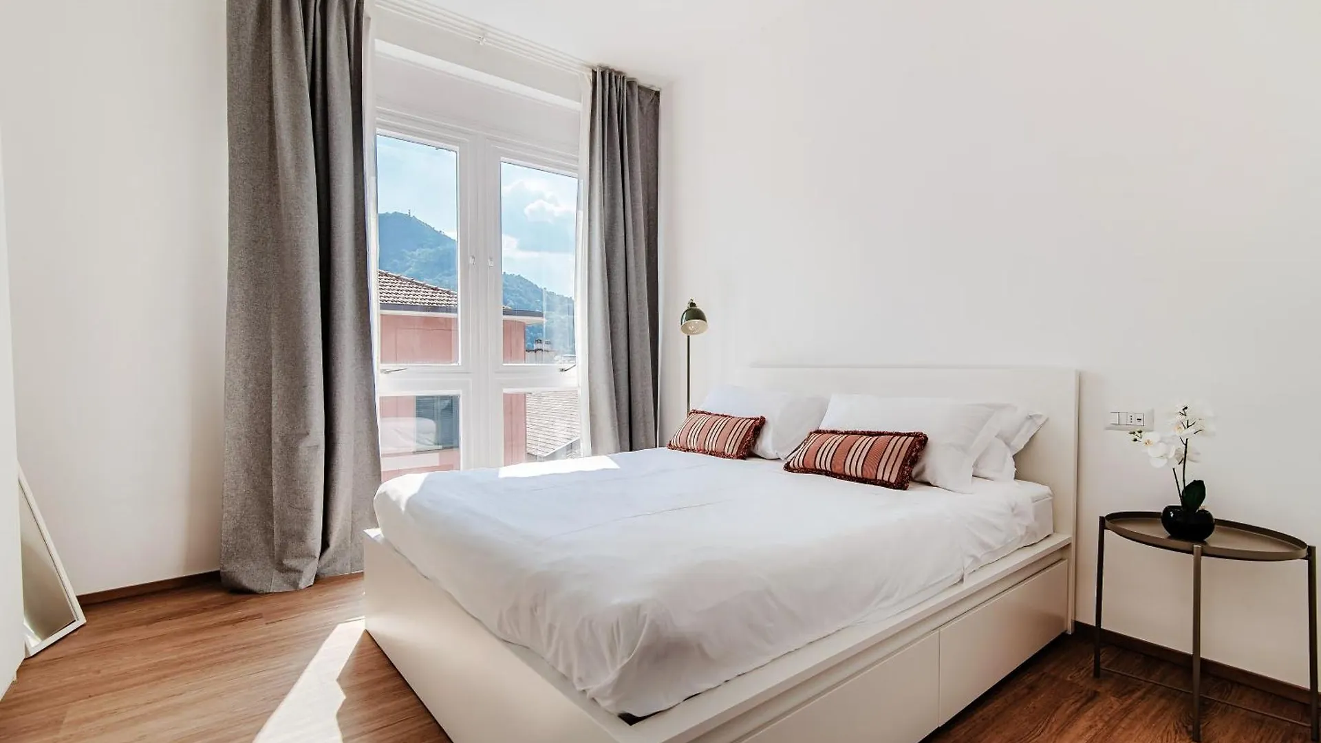 Downtown Como-Luxury Suites 0*, Como Italy