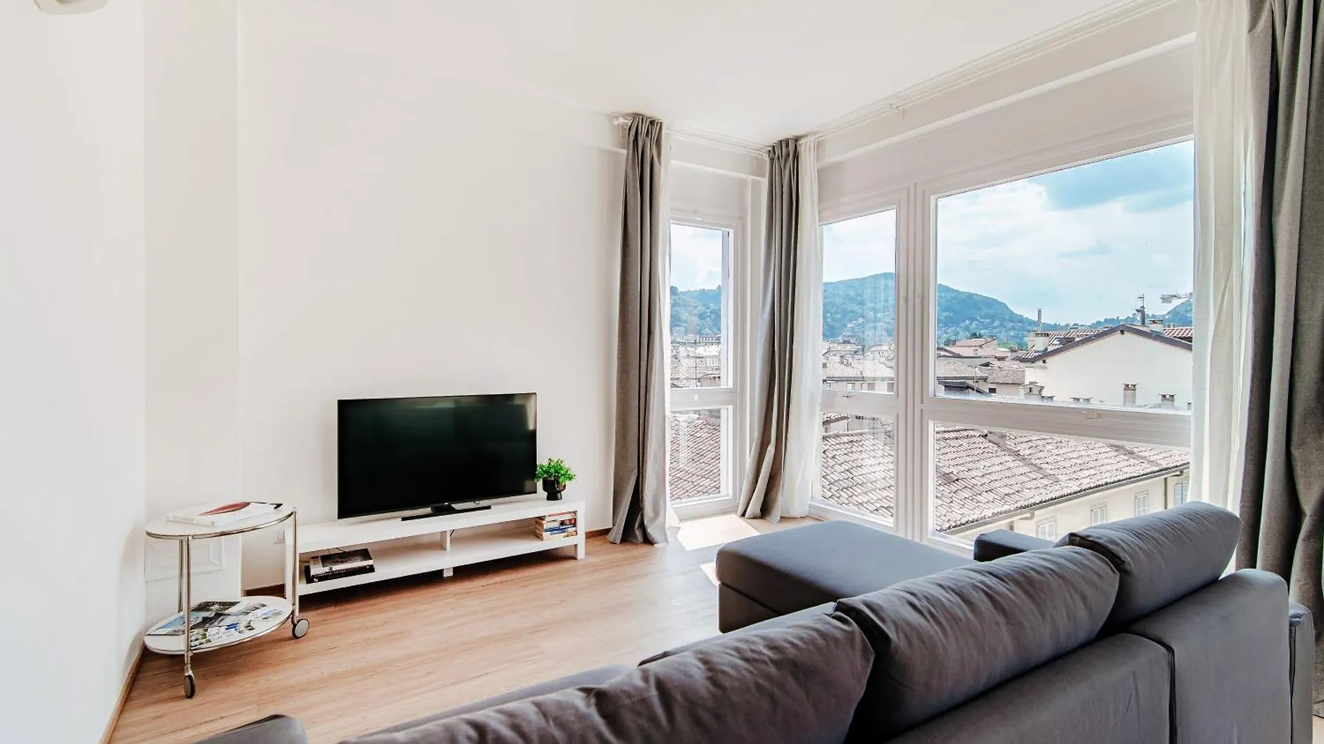 Downtown Como-Luxury Suites Apartment Como