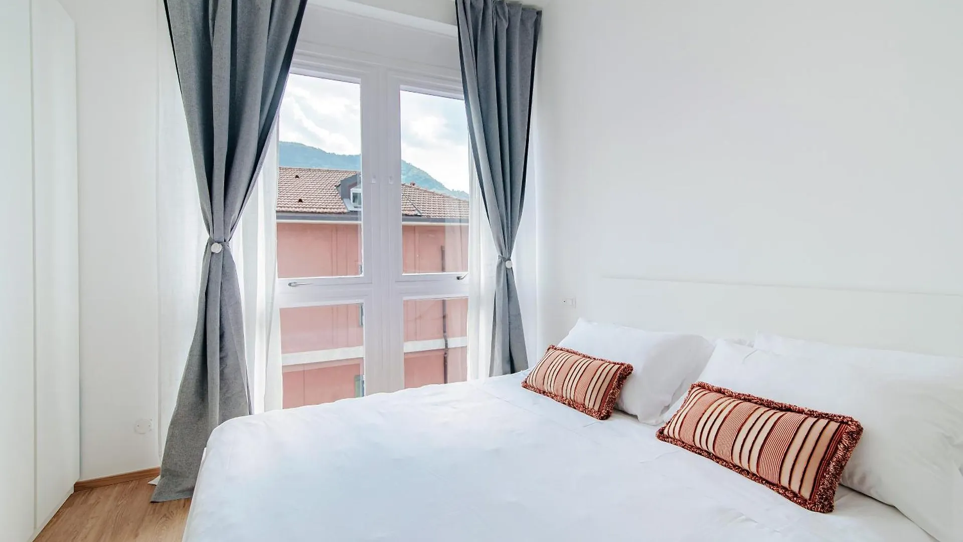 Downtown Como-Luxury Suites 0*, Como Italy